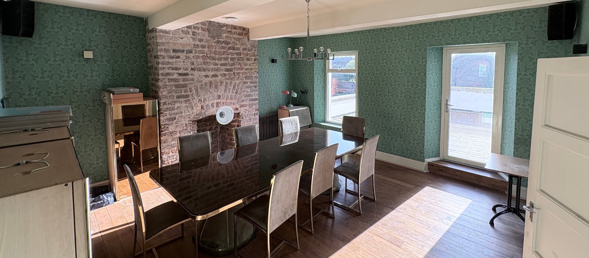 The library room, with a long table and green wallpaper